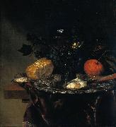 Stilleven met roemer op een zilveren schaal, oesters en blauwe kaas op een donker kleed, Abraham van Beijeren